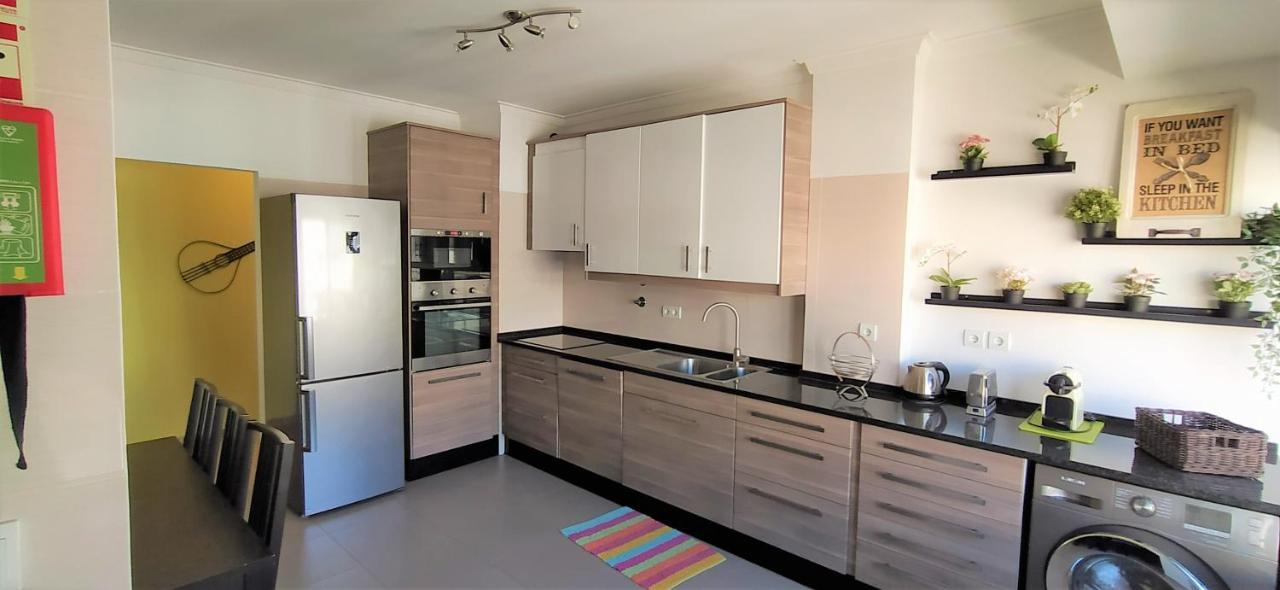 Large Apartment Near The Beach And Lisbon Costa de Caparica Eksteriør billede